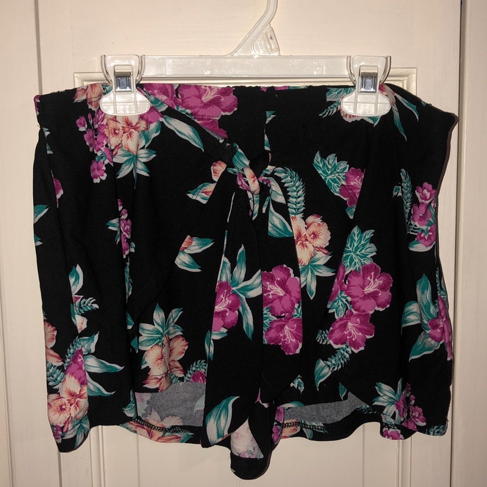 FLORAL TIE SHORTS